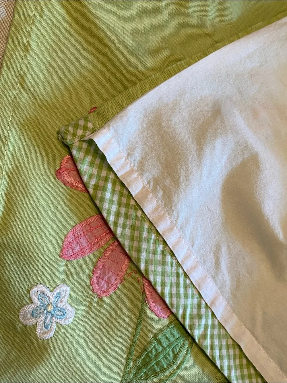 POTTERY BARN KIDS Appliquéd Daisy Garden Window Valance Green